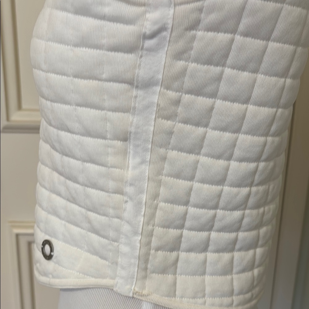 CHANEL Cream Quilted Sleeveless Crop Top - Picture 4 of 10